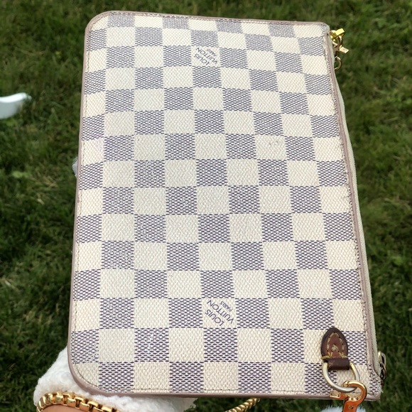 Louis Vuitton Neverfull Pouch - Picture 5 of 15